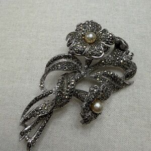 Antique Silver-Tone Floral Brooch with Pearls and Marcasite Accents